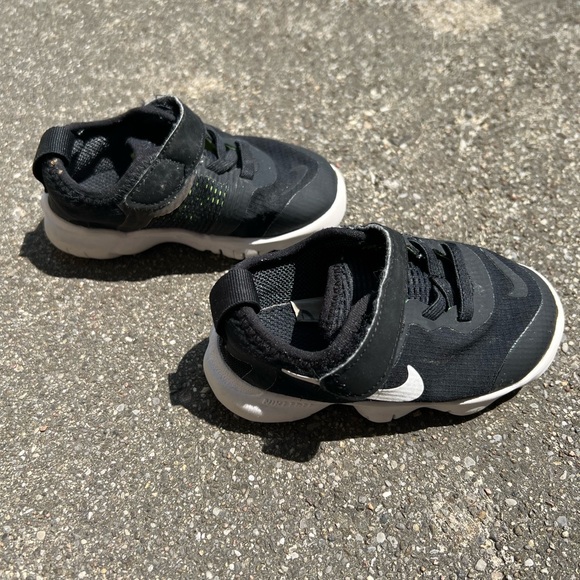 Nike - Toddler Sneakers Size 6c - Picture 2 of 8